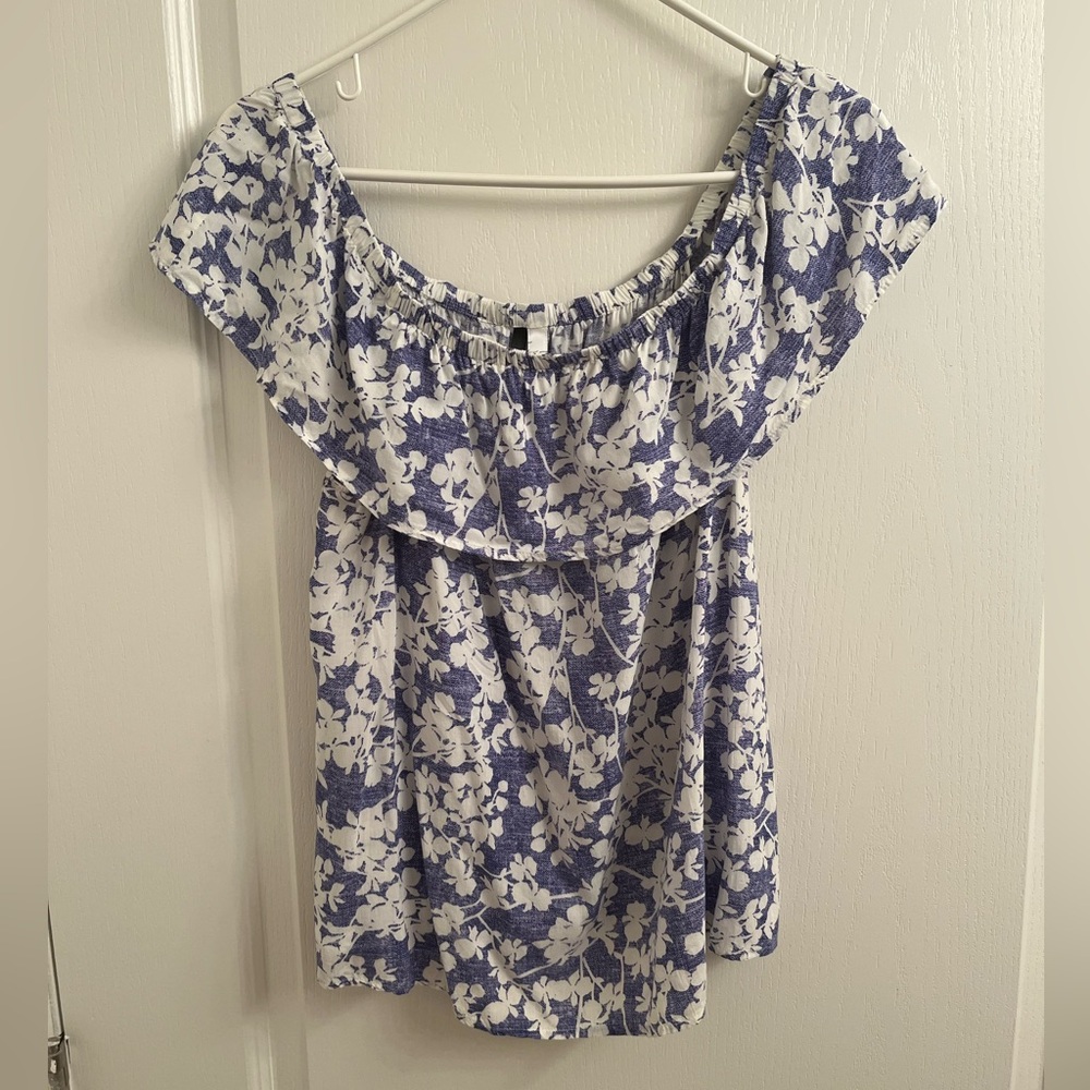 Kensie floral romantic blouse size: Large